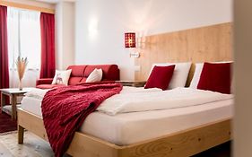 Am Schloss Guest House