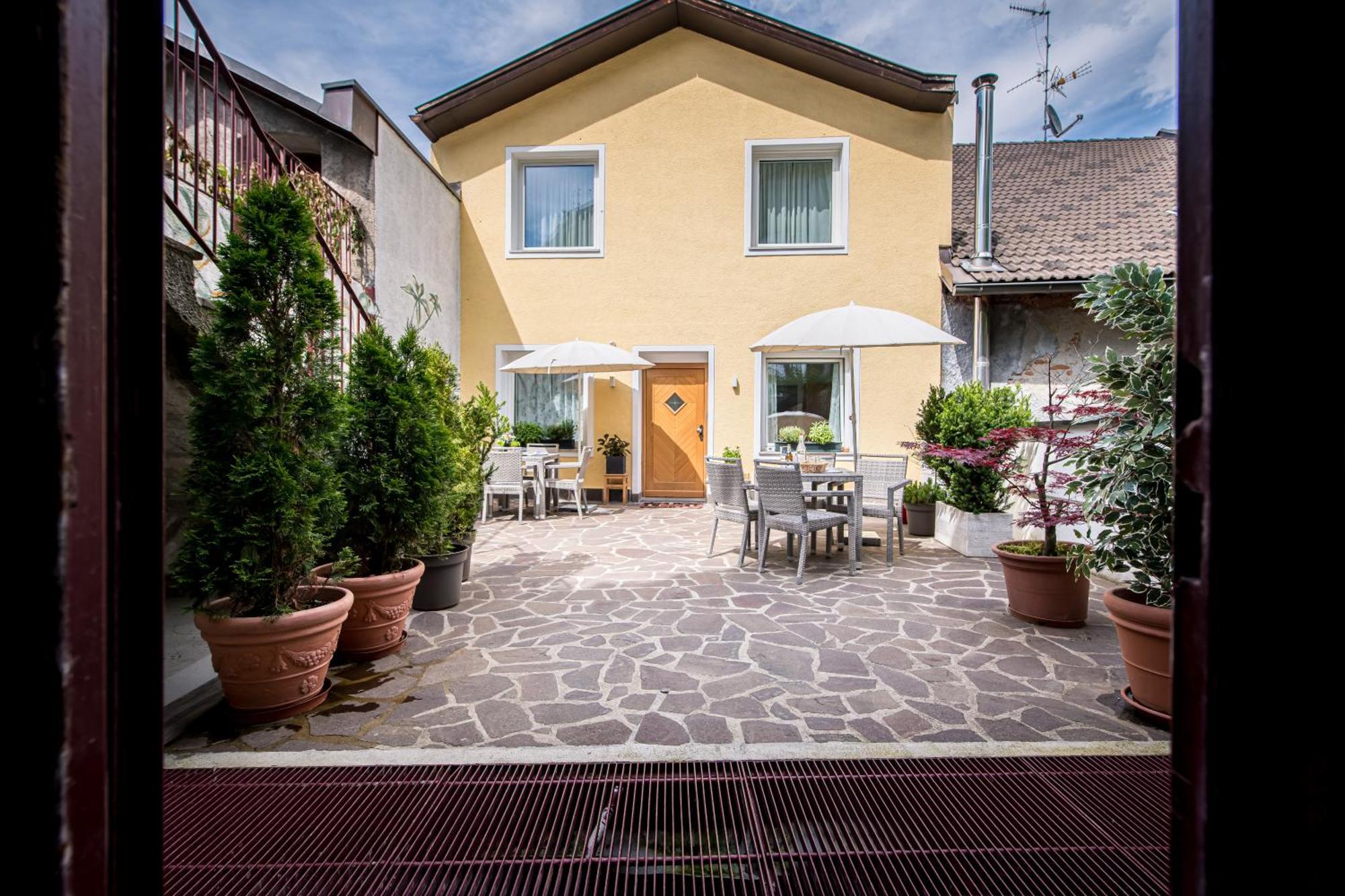 Am Schloss Guest House Brunico Esterno foto